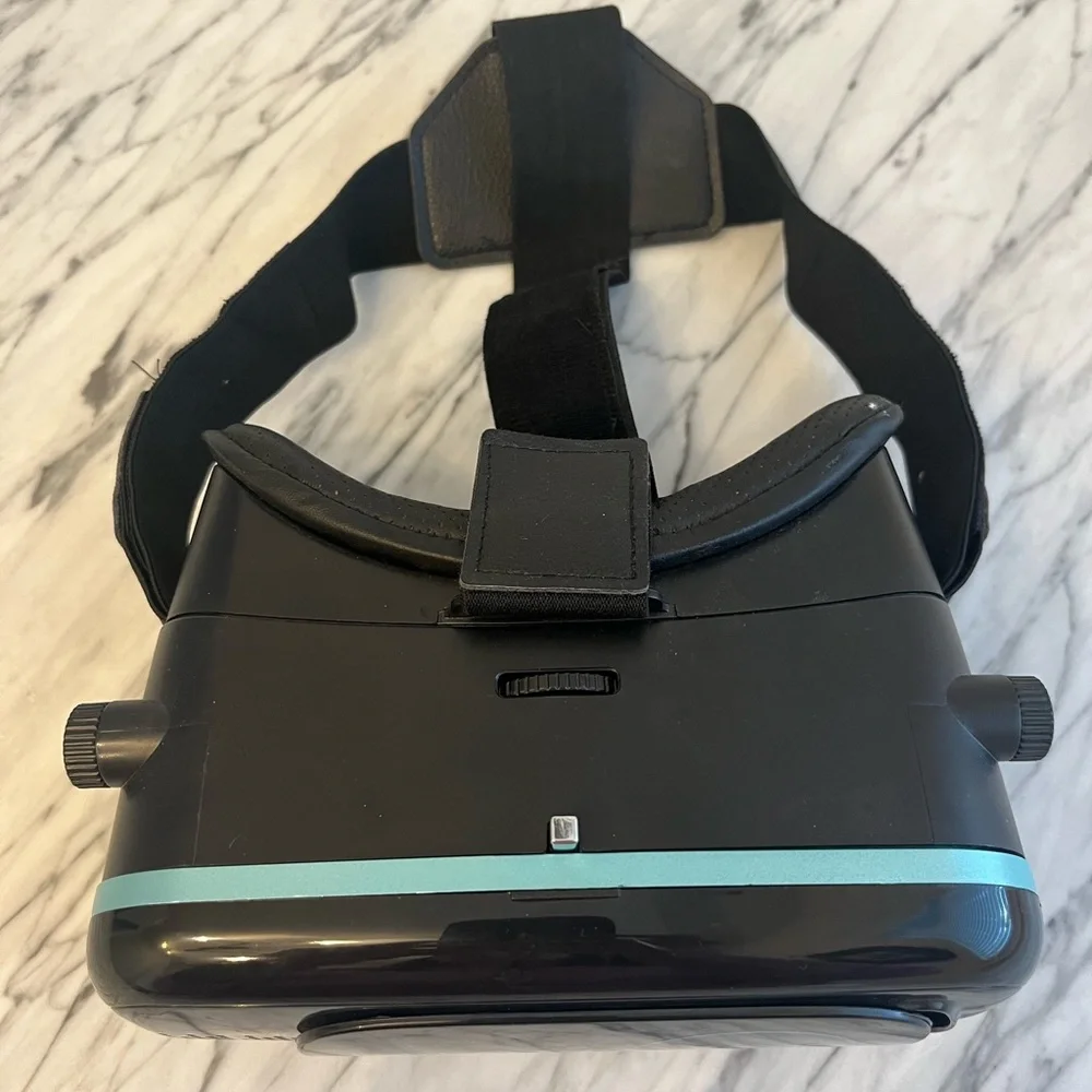 VR headset - Picture 2 of 5